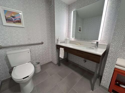 Hampton Inn Fremont - image 13