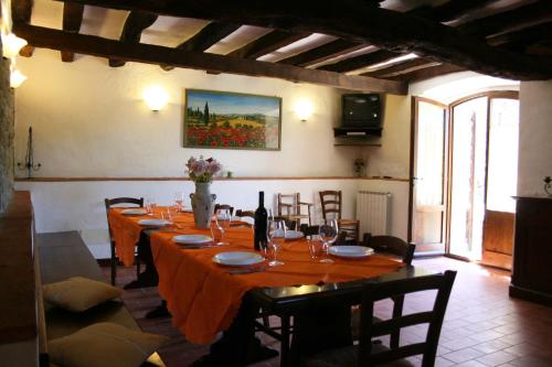 المرافق, Borgo Antico in Poggioni