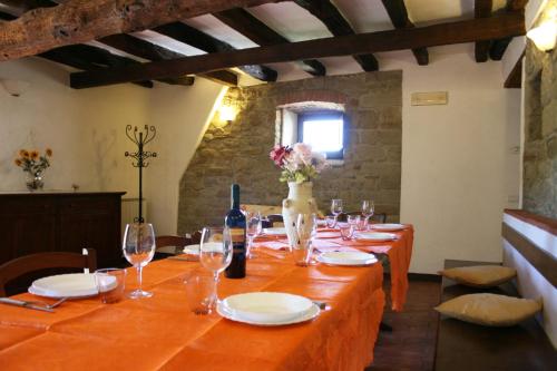 المرافق, Borgo Antico in Poggioni