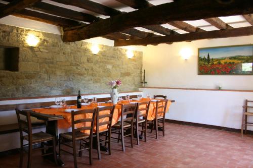 المرافق, Borgo Antico in Poggioni