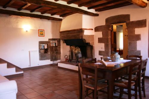 المرافق, Borgo Antico in Poggioni