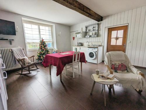 Iekārtas, La maison d'en face a cozy guesthouse in Pont-et-Massene