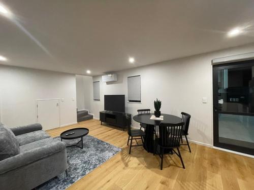 Luxury 2 Bed Near ARA, Stadium and CBD With Parking in Phillpstown