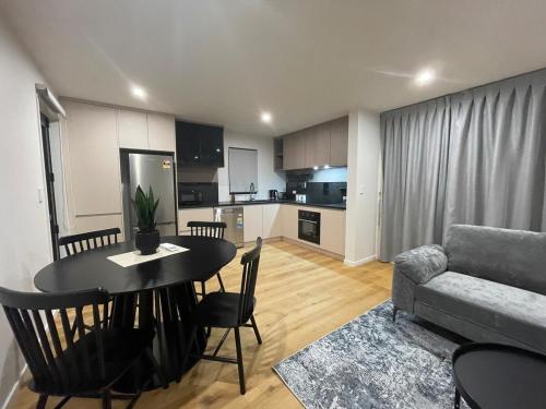 Luxury 2 Bed Near ARA, Stadium and CBD With Parking in Phillpstown