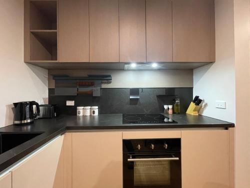Luxury 2 Bed Near ARA, Stadium and CBD With Parking in Phillpstown