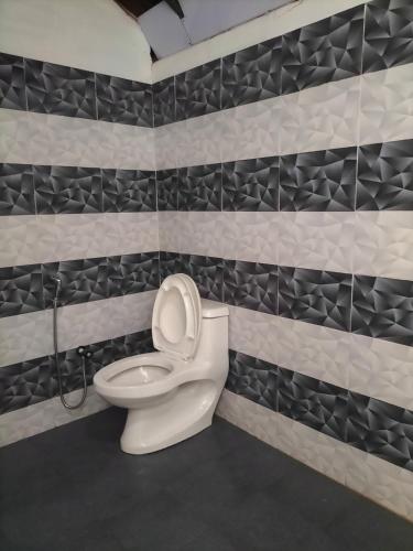 90S HERITAGE BY Hf in Pozhuthana