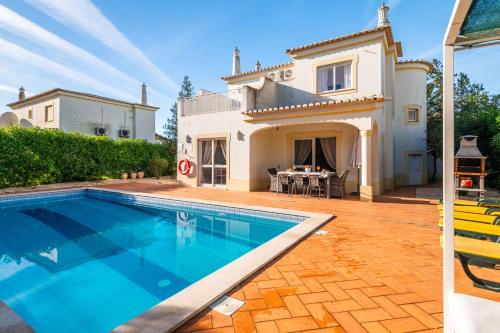 Villa Oasis, Piscina, Jacuzzi, Ténis e Praias!