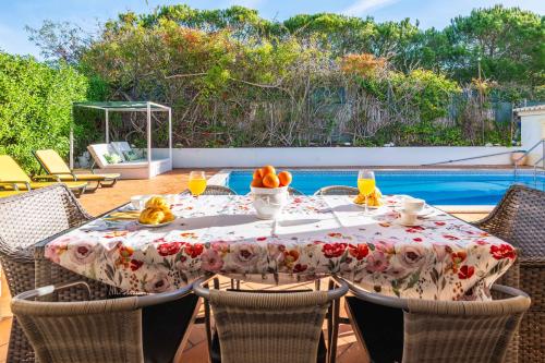Villa Oasis, Piscina, Jacuzzi, Ténis e Praias!