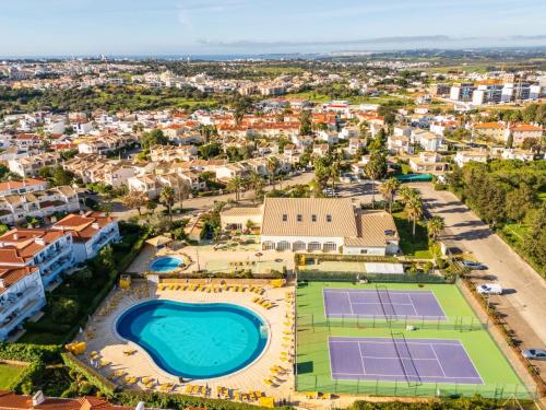 Villa Oasis, Piscina, Jacuzzi, Ténis e Praias!