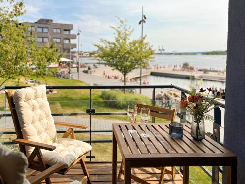 Central Apt with Sunny Balcony by the Beach, Oslo (photo 2)