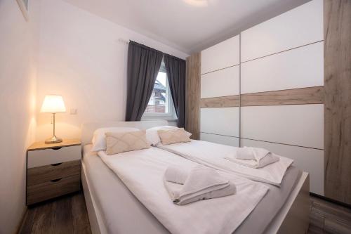 2 bedrooms, 3 beds
