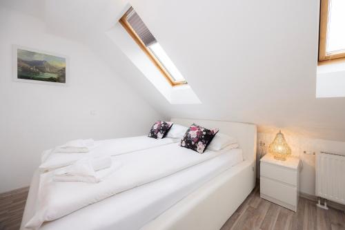 3 bedrooms, 6 beds