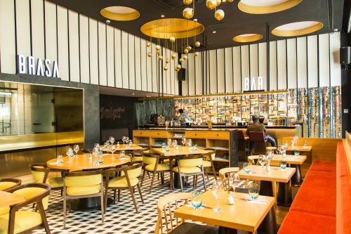 مطعم, Accra Luxury Apartments at The Edge in لابون