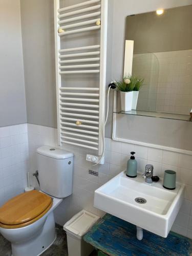 Train Spot Guesthouse - image 13