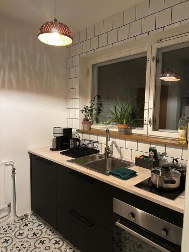 Kitchen, Cozy Independent House with Free Parking and 20 mins to center in Toivola