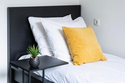 Basic Room W Kitchen, Station Close, Wifi Access