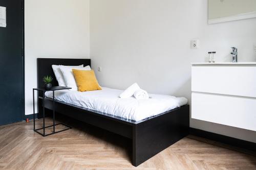 Basic Room W Kitchen, Station Close, Wifi Access