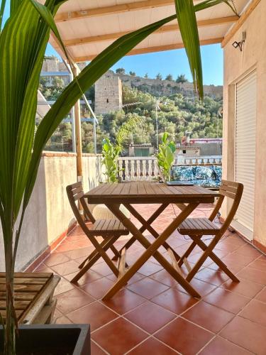 陽台/露台, Casa con jacuzzi y piscina con vistas al castillo in 科爾貝拉