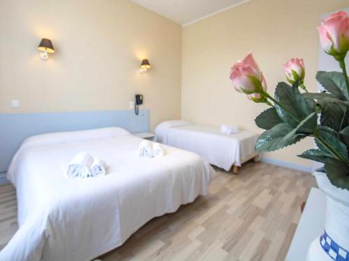 2 double beds