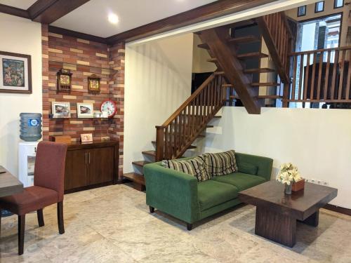 Family Only Budget Villa on Top of Bandung - De Reiz Dago35 Syariah 3BR