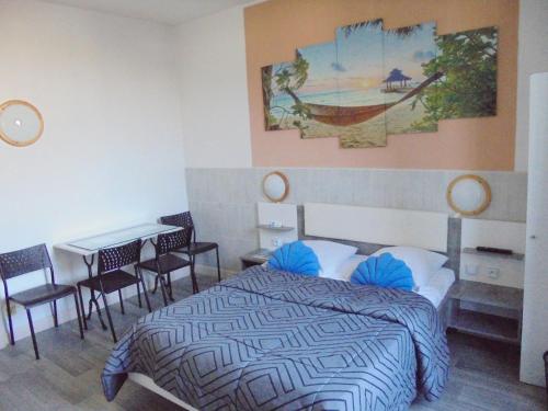 Hotel De La Gare - image 2
