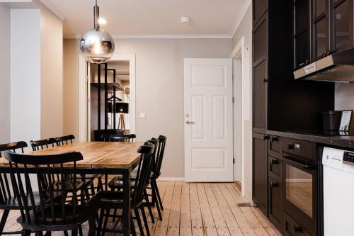 Three-Bedroom Apartment image 9