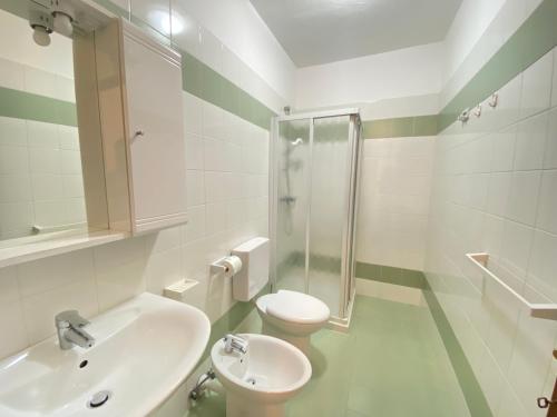One-Bedroom Apartment image 4
