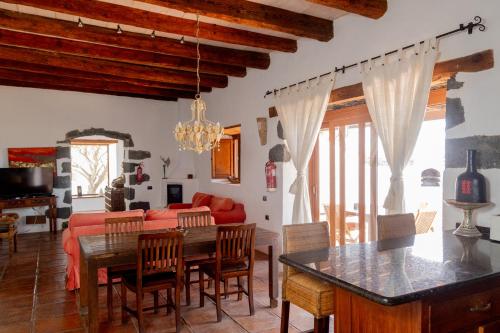 Casa Tomarén - image 2
