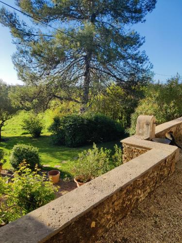 Dārzs, L'étoffe, charmante chambre au Mas des Roses (L'etoffe, charmante chambre au Mas des Roses) in Boisset-et-Gaujac