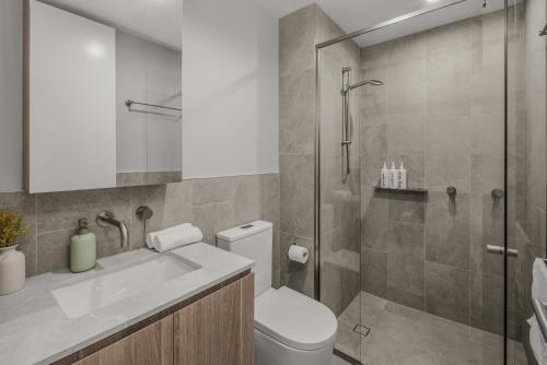 "The Mowbray"-Luxury,rooftop pool,gym,free parking