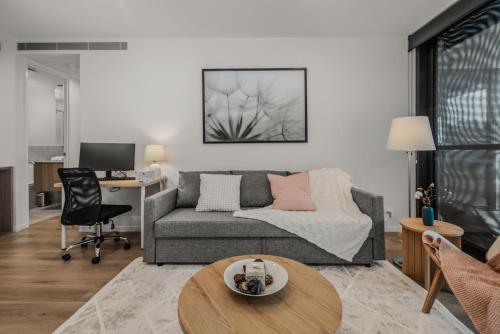 "The Mowbray"-Luxury,rooftop pool,gym,free parking