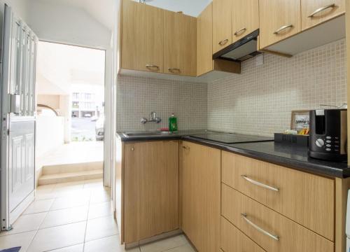 Seadmed, Large Veranda 2BR Walk to Beach in Paralimni