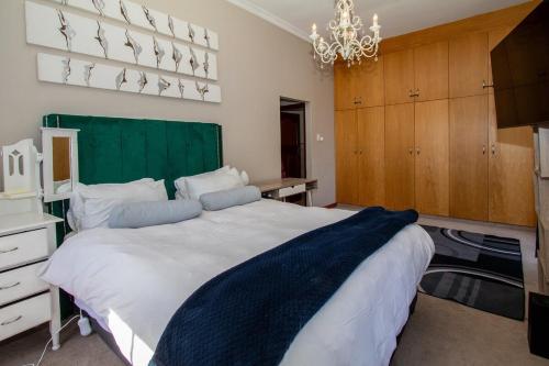 Fresnaye Family home 4 bedrooms No Loadshedding