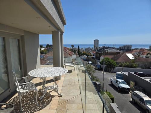 Fresnaye Family home 4 bedrooms No Loadshedding