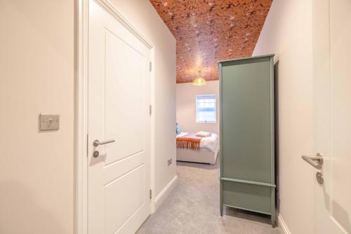 Garden Flat - 2 Bed 2 Bath - Allocated Parking - By Tempstay, Windsor (foto 11)