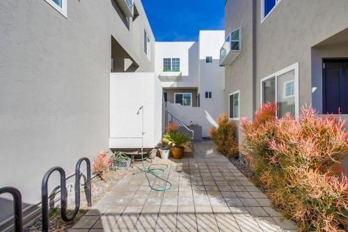 Coastal Escape - Photo 2