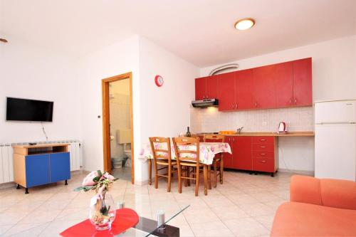Apartments Lucijana - image 4
