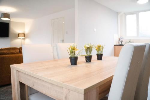 Létesítmények, NEW! 3BR in Traynor Square in Colburn