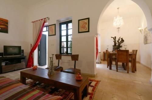 Riad XCIX, basin, 3 bedrooms in Medina excluded