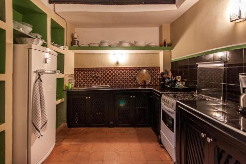 Riad XCIX, basin, 3 bedrooms in Medina excluded