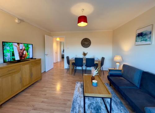 Sleek & Modern 2BR - Easy Access to City Centre, Glasgow (photo 10)