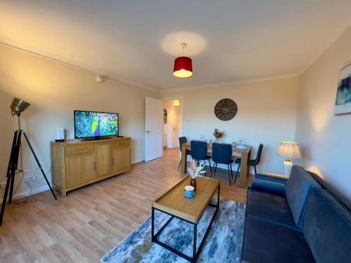 Sleek & Modern 2BR - Easy Access to City Centre, Glasgow (photo 7)