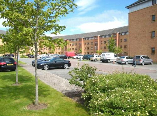 Sleek & Modern 2BR - Easy Access to City Centre, Glasgow (photo 2)