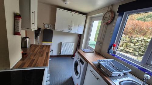 virtuve, North Wales Cosy Cottage with views near Eryri Snowdonia in Talysarn