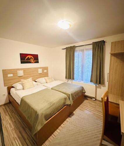 2 twin beds