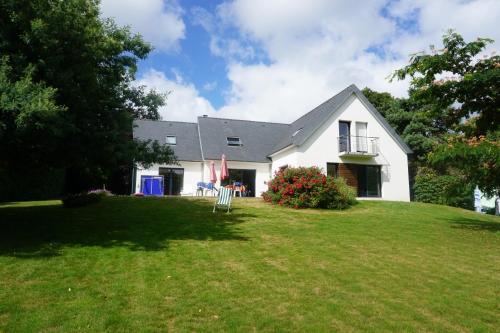Jolie maison de vacances avec une vue magnifique sur le jardin gîte à louer Saint-Roch