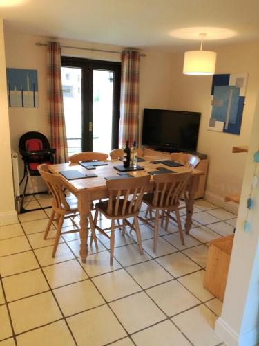 Facilities, Riverside Cottage with free parking, overlooking the River Esk in Ruswarp