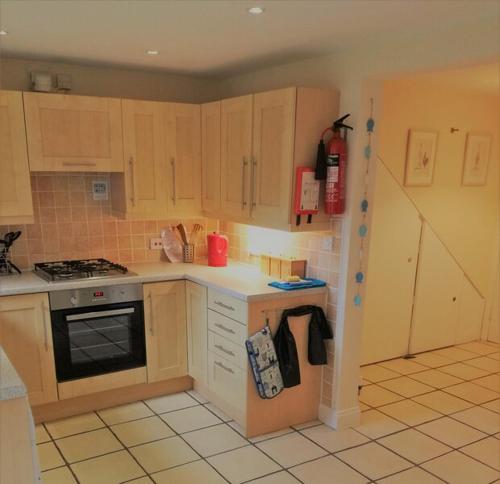 Kitchen, Riverside Cottage with free parking, overlooking the River Esk in Ruswarp