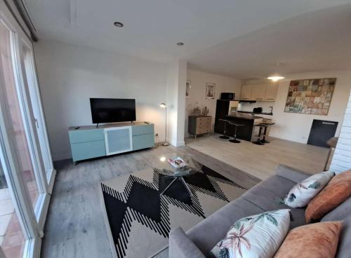 GASBRU - Golfe de St-Tropez - Rez de jardin T2 cabine avec accès plage piscine et tennis GASBRU - Golfe de St-Tropez - Rez de jardin T2 cabine avec accès plage piscine et tennis