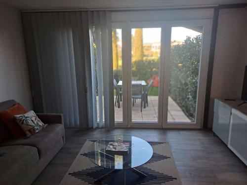 GASBRU - Golfe de St-Tropez - Rez de jardin T2 cabine avec accès plage piscine et tennis GASBRU - Golfe de St-Tropez - Rez de jardin T2 cabine avec accès plage piscine et tennis